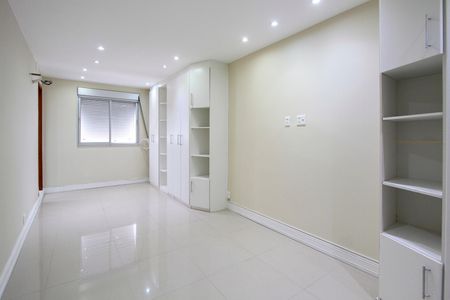 Apartamento à venda com 322m², 4 quartos e 5 vagasSuíte