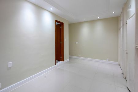 Apartamento à venda com 322m², 4 quartos e 5 vagasSuíte 02