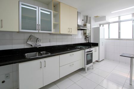 Apartamento à venda com 322m², 4 quartos e 5 vagasCozinha