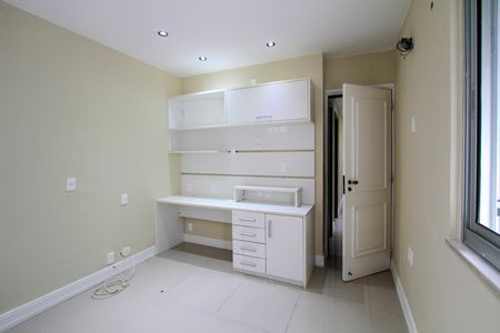 Apartamento à venda com 322m², 4 quartos e 5 vagasQuarto 01