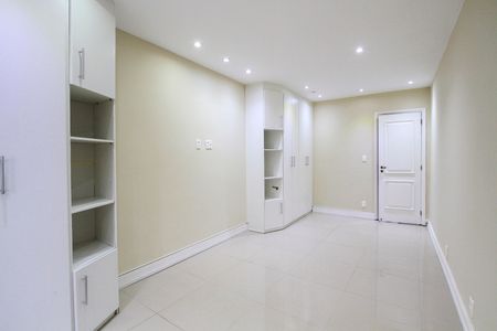 Apartamento à venda com 322m², 4 quartos e 5 vagasSuíte