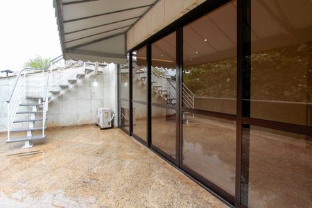 Apartamento à venda com 322m², 4 quartos e 5 vagasVaranda