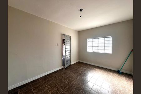 Casa para alugar com 80m², 2 quartos e 2 vagasSala