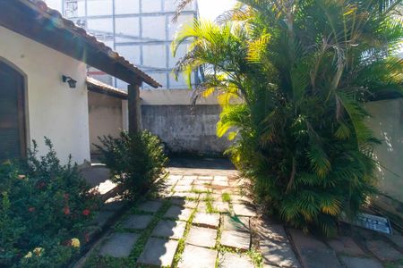 Casa à venda com 200m², 4 quartos e 1 vaga Casa à venda com 200m², 4 quartos e 1 vagaÁrea externa