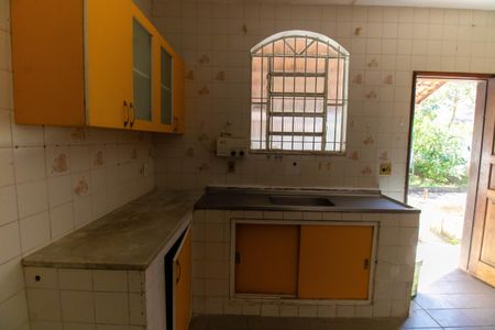 Casa à venda com 200m², 4 quartos e 1 vaga Casa à venda com 200m², 4 quartos e 1 vagaCozinha