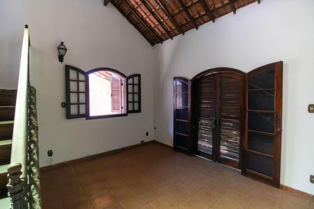 Sala de casa à venda com 4 quartos, 200m² em Piratininga, Niterói