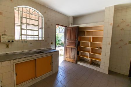 Casa à venda com 200m², 4 quartos e 1 vaga Casa à venda com 200m², 4 quartos e 1 vagaCozinha