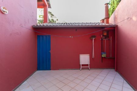 Casa à venda com 992m², 4 quartos e 6 vagasVista da Área de Serviço