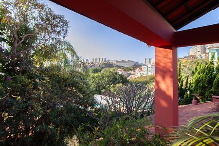 Casa à venda com 992m², 4 quartos e 6 vagasVista