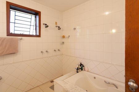 Casa à venda com 992m², 4 quartos e 6 vagasBanheiro da Suíte