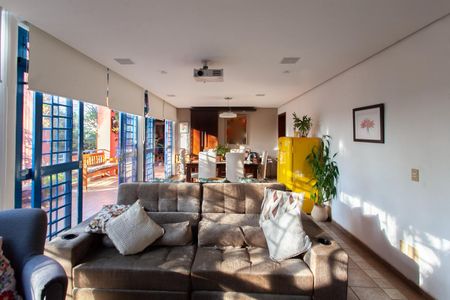 Casa à venda com 992m², 4 quartos e 6 vagasSala 1