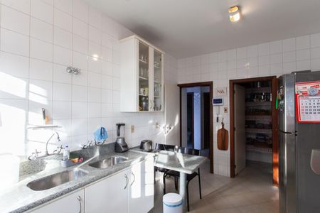 Casa à venda com 992m², 4 quartos e 6 vagasCozinha