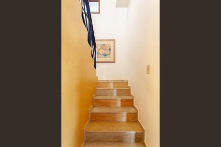 Casa à venda com 992m², 4 quartos e 6 vagasEscada