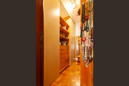 Casa à venda com 992m², 4 quartos e 6 vagasCloset da suíte