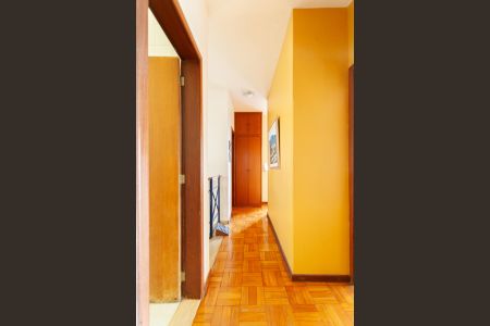 Casa à venda com 992m², 4 quartos e 6 vagasCorredor