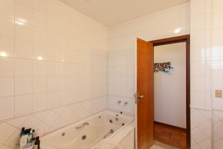 Casa à venda com 992m², 4 quartos e 6 vagasBanheiro da Suíte