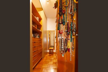 Casa à venda com 992m², 4 quartos e 6 vagasCloset da suíte