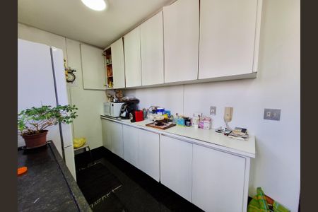 Apartamento à venda com 157m², 3 quartos e 4 vagasCozinha - Armários