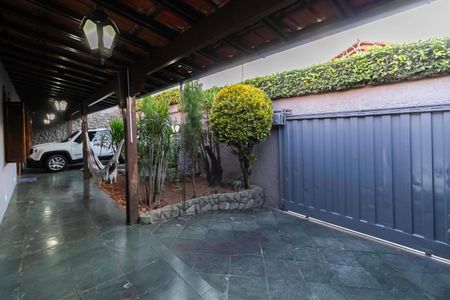 Casa à venda com 170m², 3 quartos e 6 vagasGaragem