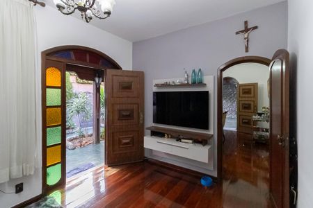 Casa à venda com 170m², 3 quartos e 6 vagasSala