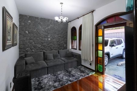 Casa à venda com 170m², 3 quartos e 6 vagasSala