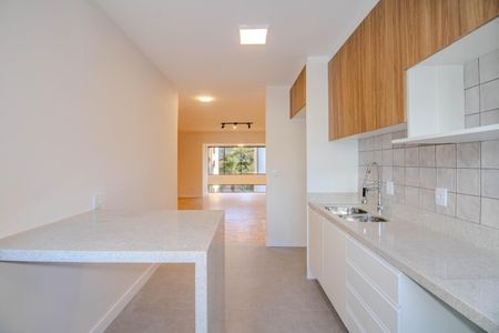 Apartamento à venda com 130m², 3 quartos e 2 vagas Apartamento à venda com 130m², 3 quartos e 2 vagasCozinha e Área de Serviço