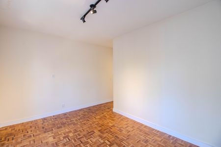 Apartamento à venda com 130m², 3 quartos e 2 vagas Apartamento à venda com 130m², 3 quartos e 2 vagasQuarto 2