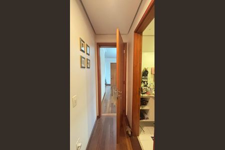 Apartamento à venda com 103m², 2 quartos e 2 vagasCorredor