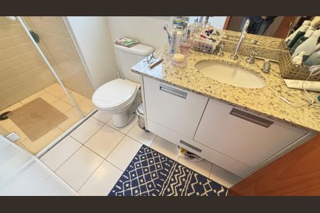 Apartamento à venda com 103m², 2 quartos e 2 vagasBanheiro da Suíte