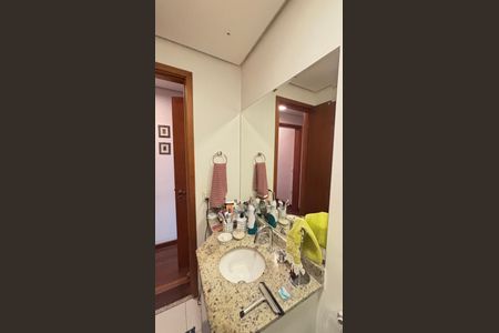 Apartamento à venda com 103m², 2 quartos e 2 vagasBanheiro Social