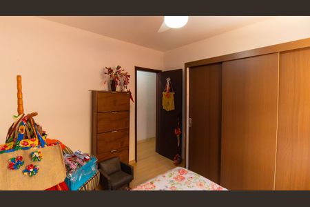 Casa à venda com 360m², 3 quartos e 2 vagas Casa à venda com 360m², 3 quartos e 2 vagasQuarto 2