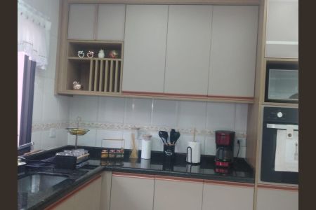 Casa à venda com 120m², 3 quartos e 2 vagas Casa à venda com 120m², 3 quartos e 2 vagasCozinha