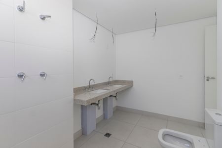 Apartamento para alugar com 232m², 3 quartos e 3 vagas Apartamento para alugar com 232m², 3 quartos e 3 vagasBanheiro 1 da Suíte 1