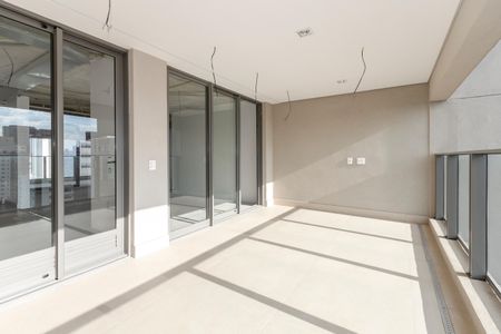 Apartamento para alugar com 232m², 3 quartos e 3 vagas Apartamento para alugar com 232m², 3 quartos e 3 vagasVaranda 2