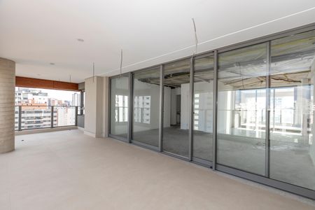 Apartamento para alugar com 232m², 3 quartos e 3 vagas Apartamento para alugar com 232m², 3 quartos e 3 vagasVaranda 1