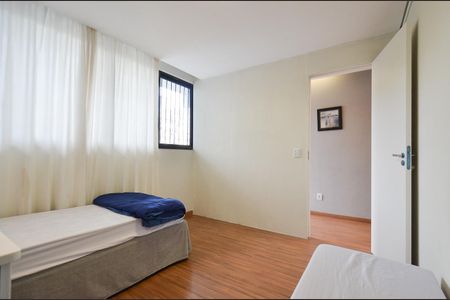 Casa à venda com 420m², 6 quartos e 2 vagasQuarto 4