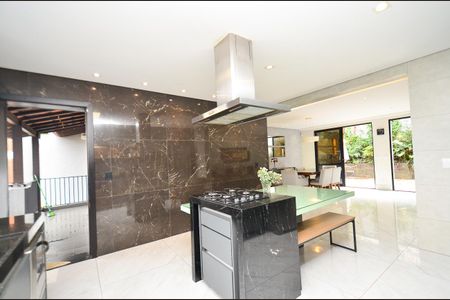 Casa à venda com 420m², 6 quartos e 2 vagasCozinha