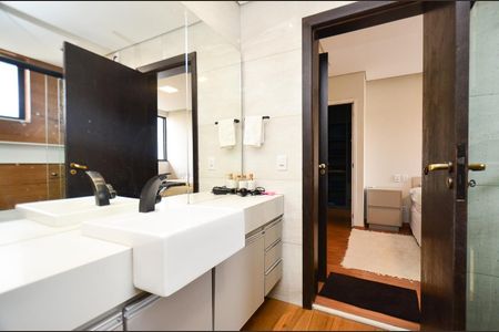 Casa à venda com 420m², 6 quartos e 2 vagasBanheiro suite