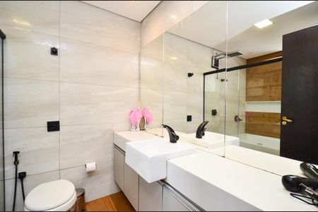Casa à venda com 420m², 6 quartos e 2 vagasBanheiro suite