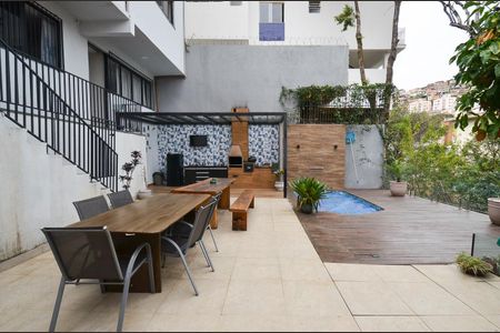 Casa à venda com 420m², 6 quartos e 2 vagasÁrea Externa