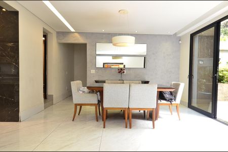 Casa à venda com 420m², 6 quartos e 2 vagasSala