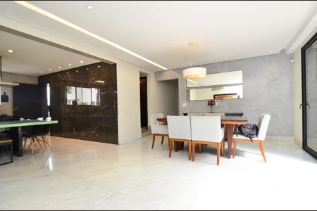 Casa à venda com 420m², 6 quartos e 2 vagasSala