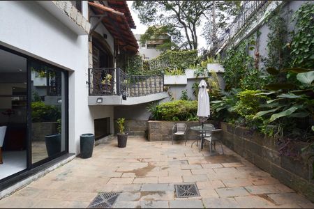 Casa à venda com 420m², 6 quartos e 2 vagasÁrea Externa