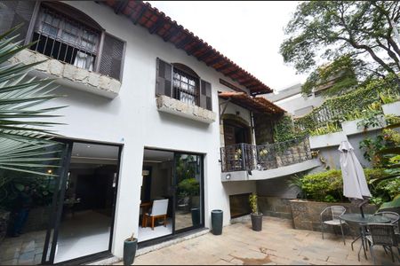 Casa à venda com 420m², 6 quartos e 2 vagasÁrea Externa