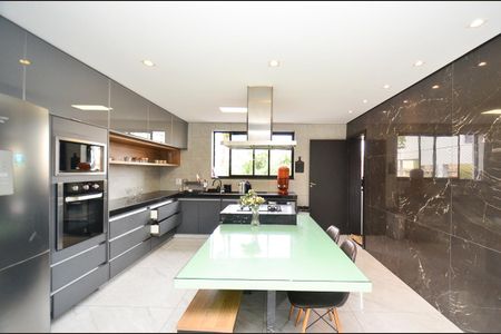 Casa à venda com 420m², 6 quartos e 2 vagasCozinha