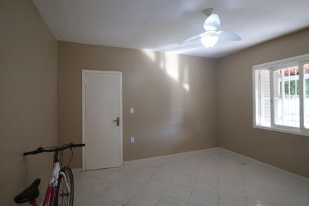 Casa à venda com 348m², 3 quartos e 2 vagasSuíte