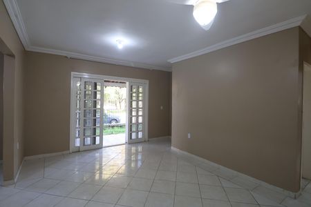 Casa à venda com 348m², 3 quartos e 2 vagasSala 1