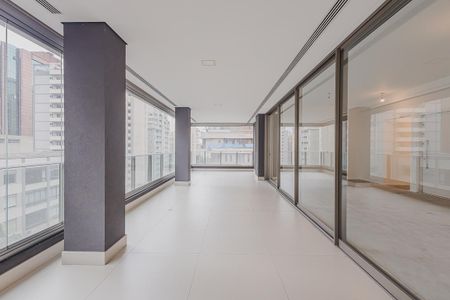 Apartamento à venda com 270m², 4 quartos e 4 vagasVaranda da Sala