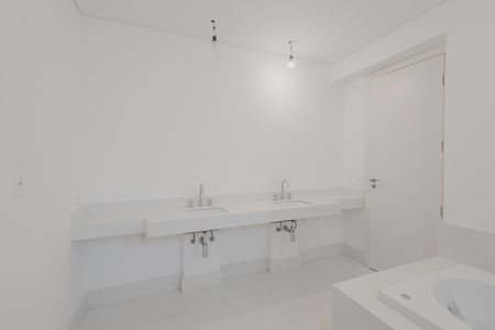 Apartamento à venda com 270m², 4 quartos e 4 vagasBanheiro da Suíte 4