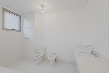 Apartamento à venda com 270m², 4 quartos e 4 vagasBanheiro da Suíte 4